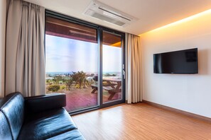 Living area - IRO Jeju (Seogwipo)