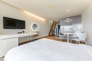 Duplex, 2 Queen Beds | Private kitchen | Fridge, microwave, stovetop, rice cooker - IRO Jeju (Seogwipo)