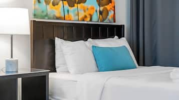 Hochwertige Bettwaren, laptopgeeigneter Arbeitsplatz