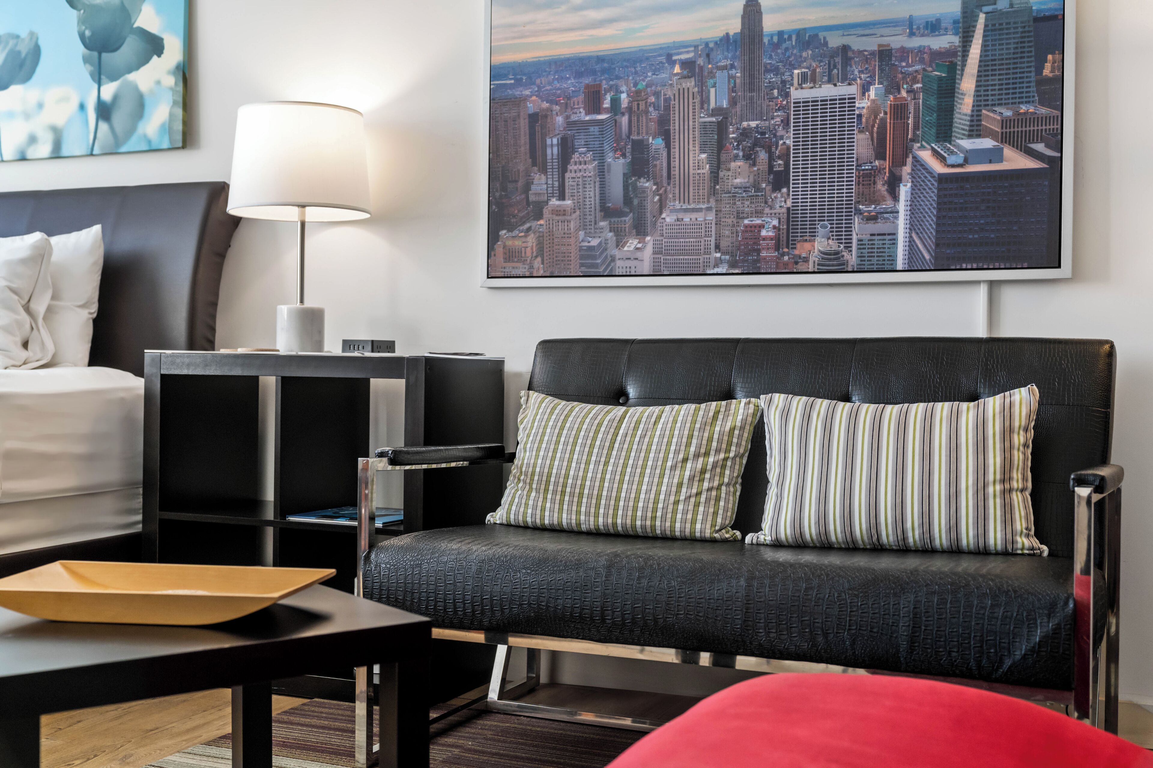 43 吋平面電視連數碼電視頻道、智能電視、串流服務