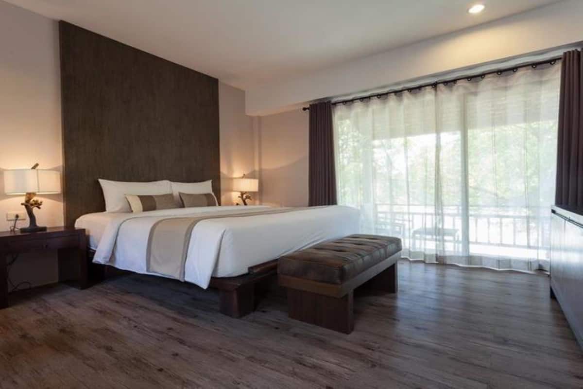 Habitación Deluxe con 1 cama matrimonial o 2 individuales | 1 habitación, minibar, caja de seguridad en la habitación y escritorio