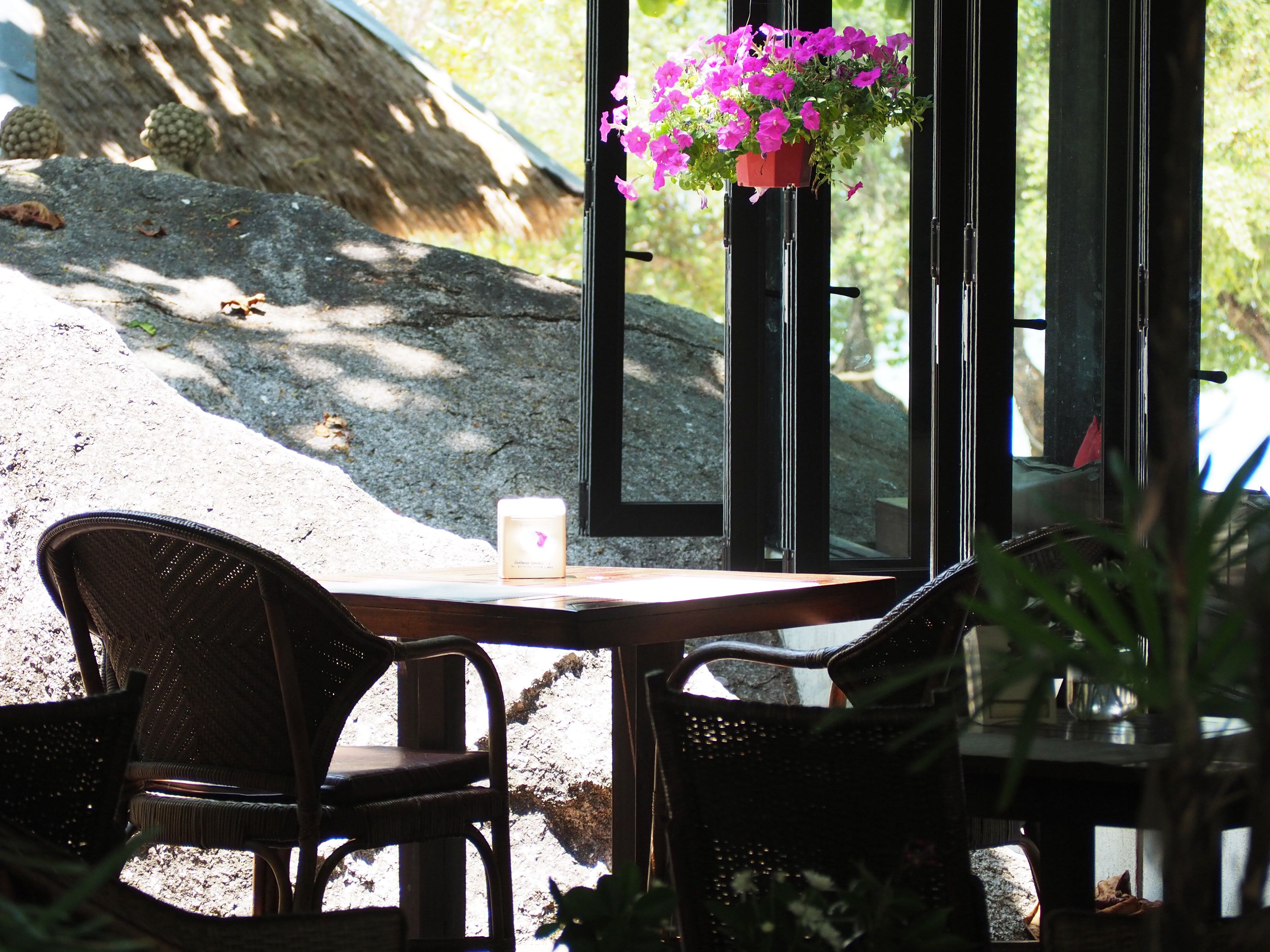 daily buffet breakfast (thb 350 per person)