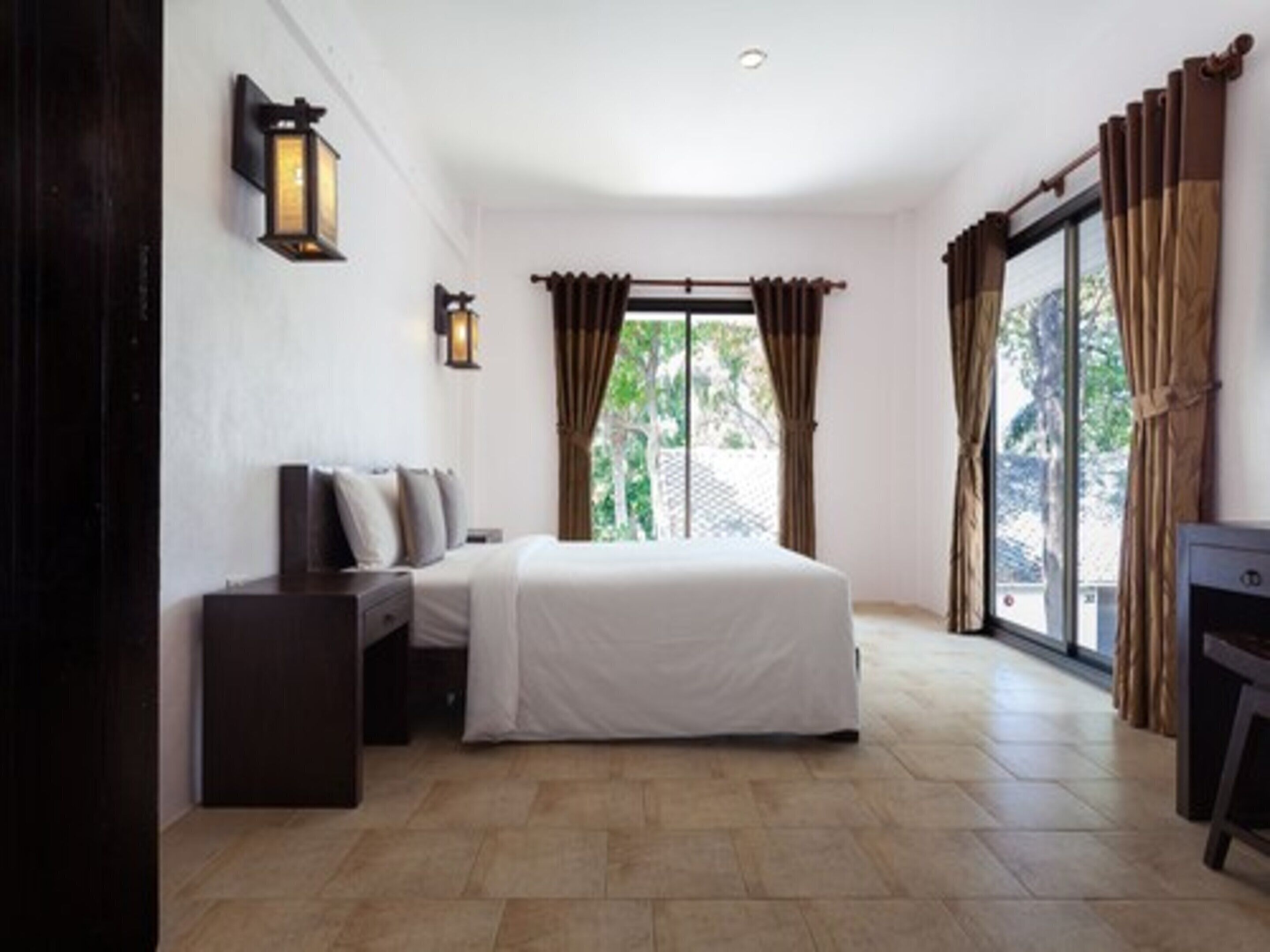 one bedroom villa | minibar, in-room safe, desk, rollaway beds