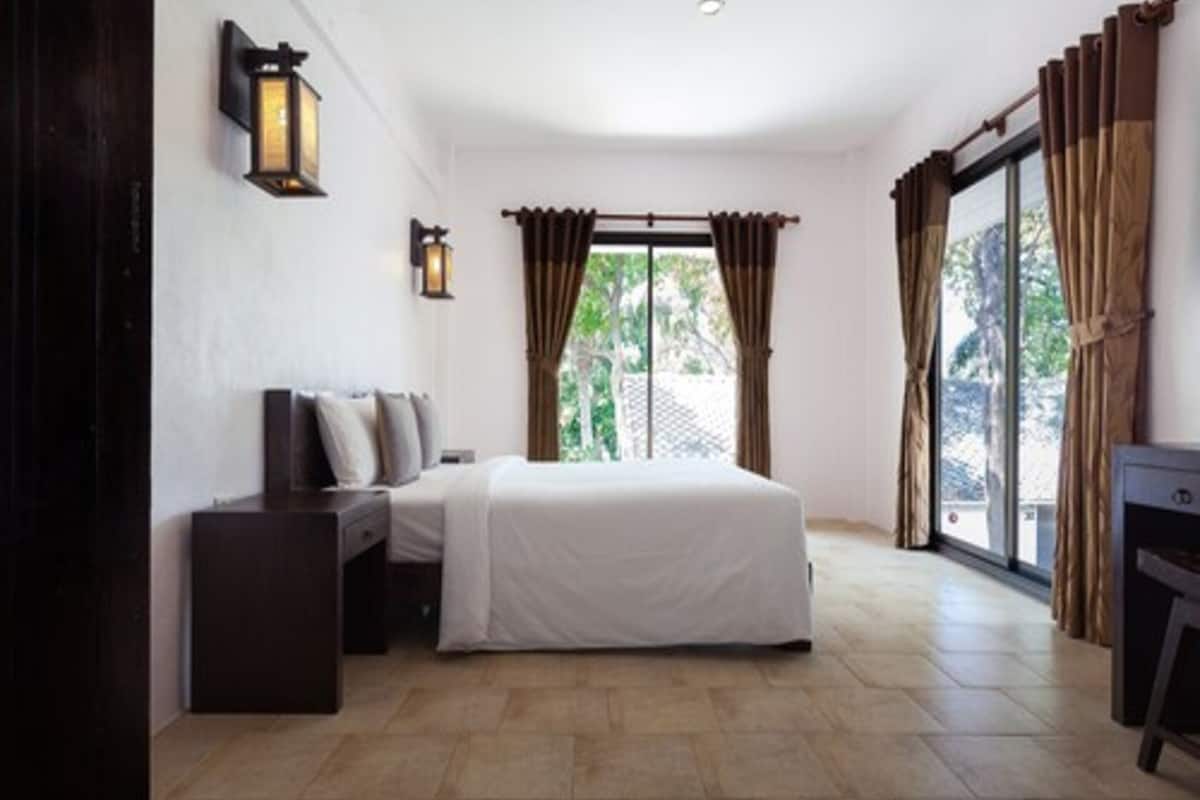 one bedroom villa | minibar, in-room safe, desk, rollaway beds