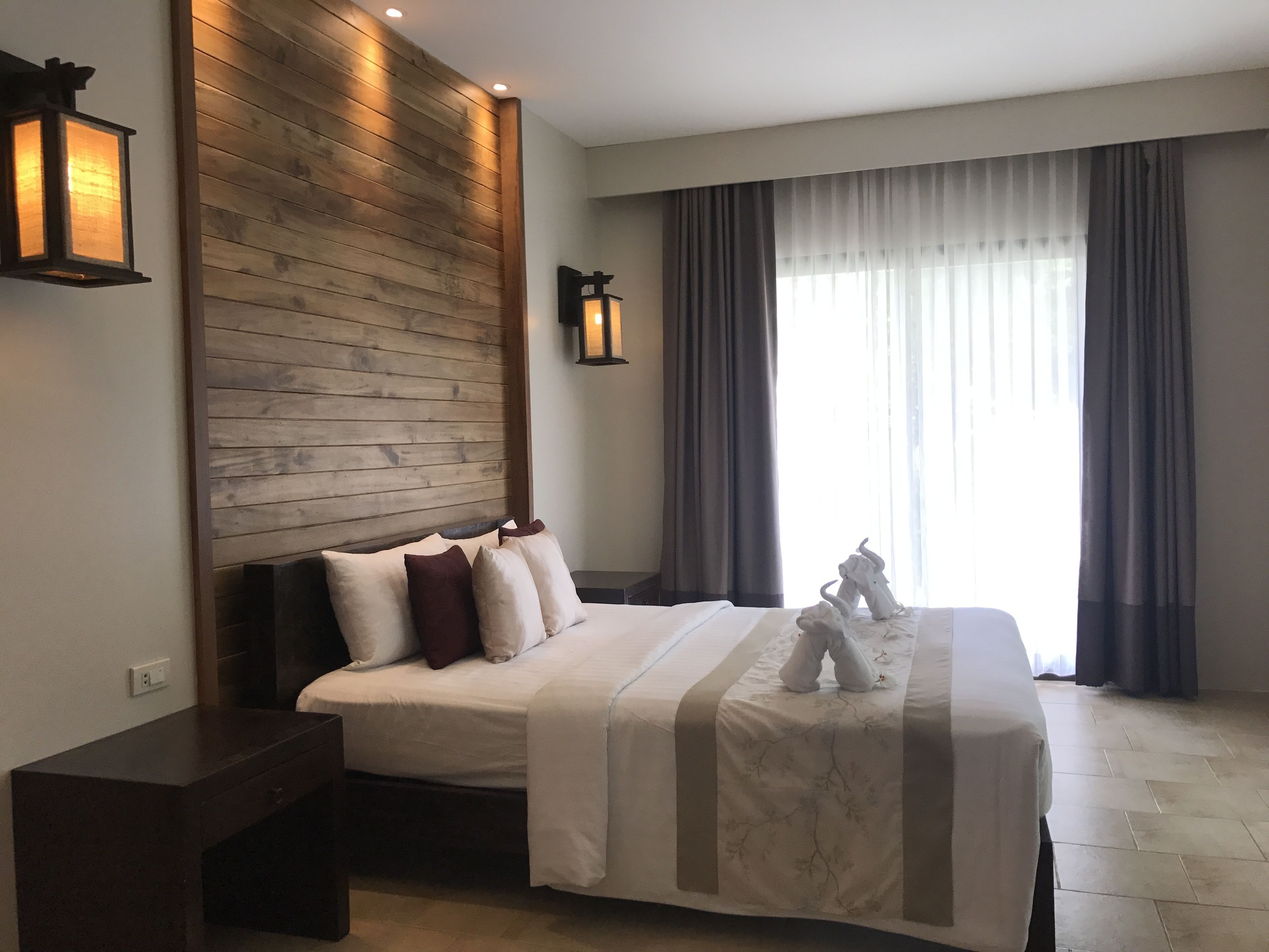 one bedroom villa | minibar, in-room safe, desk, rollaway beds