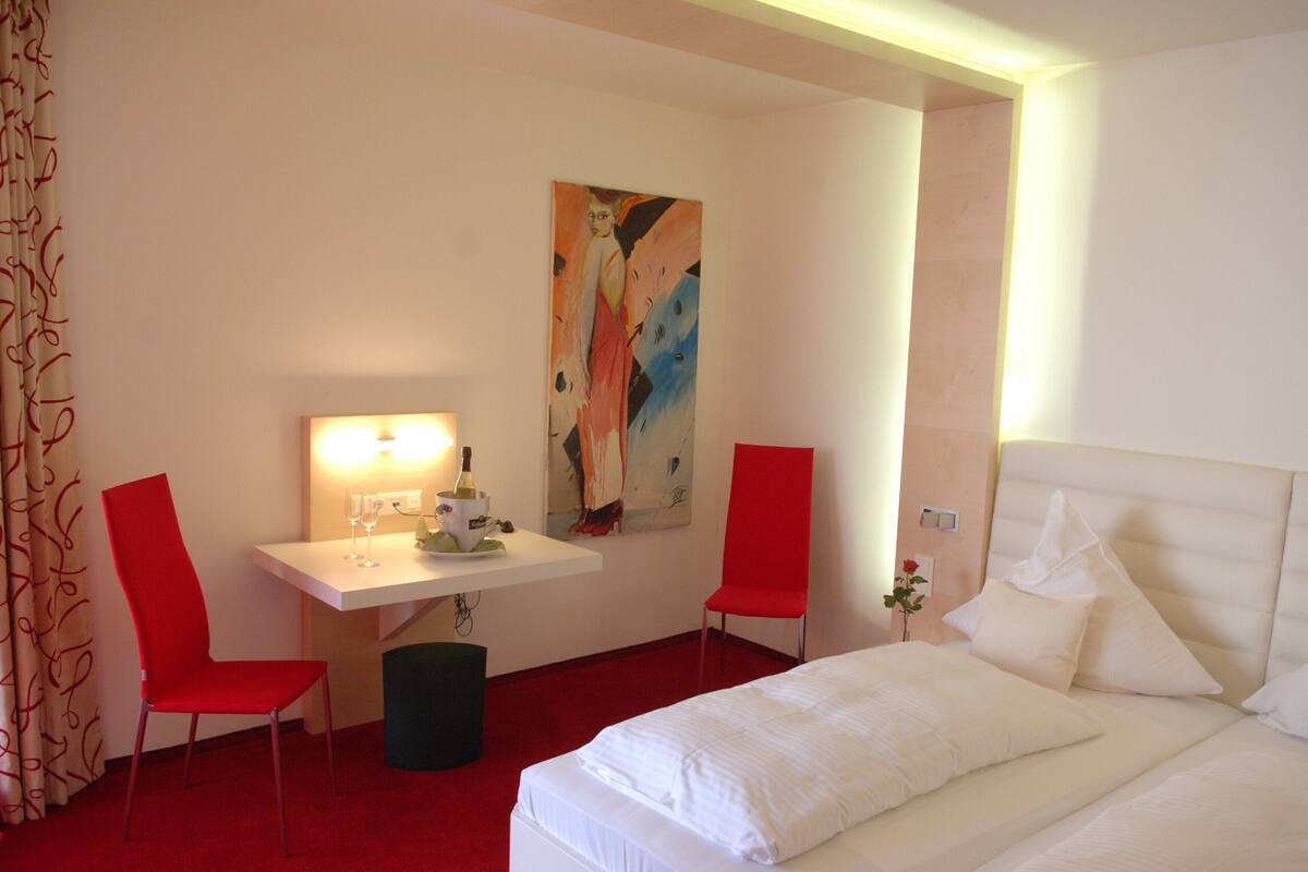 Premium bedding, in-room safe, desk, blackout curtains