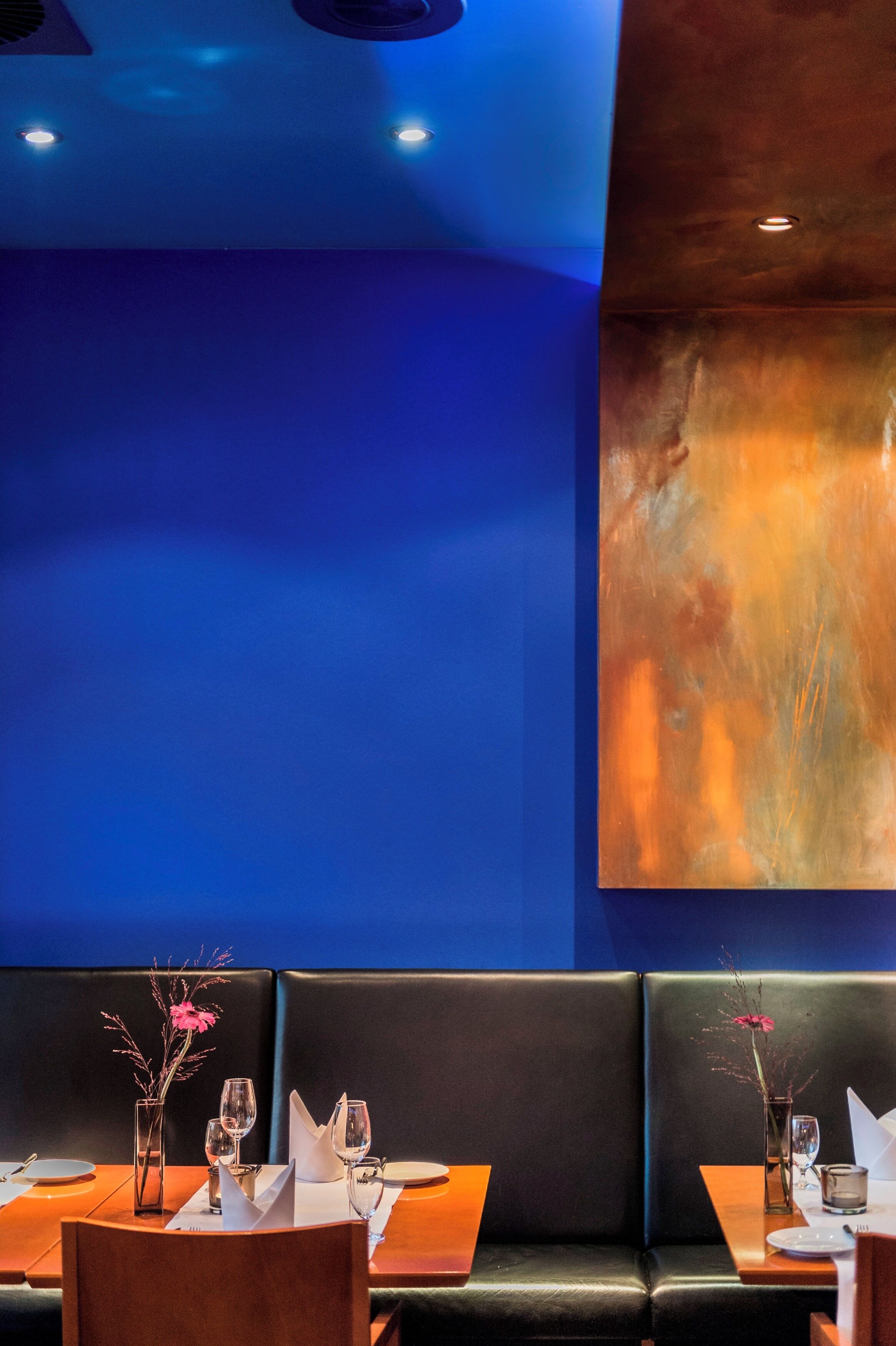 breakfast, dinner, brunch served; international cuisine