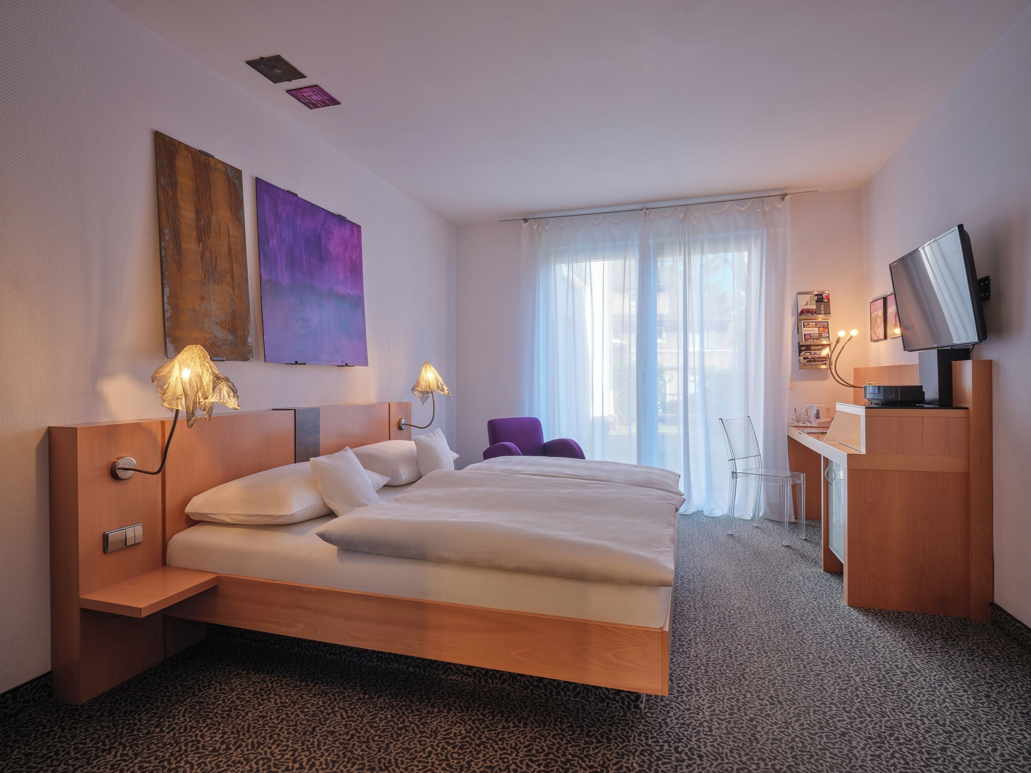 Ropa de cama de alta calidad y minibar 