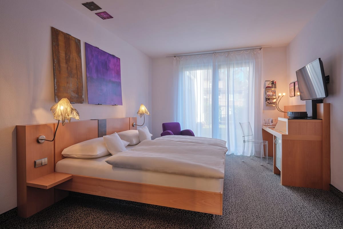 Premium bedding, minibar, in-room safe, individually furnished