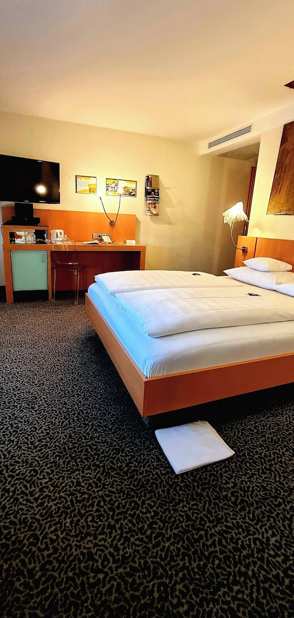 Suite | 1 bedroom, premium bedding, minibar, in-room safe