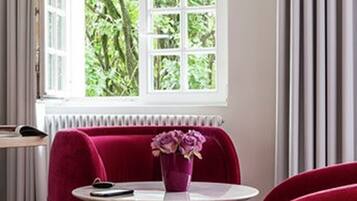 Junior Suite | Living area | 40-inch TV with cable channels