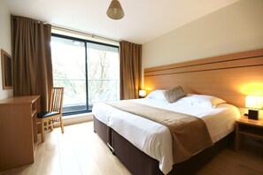 Room - Lodge Drive Apartments (London)