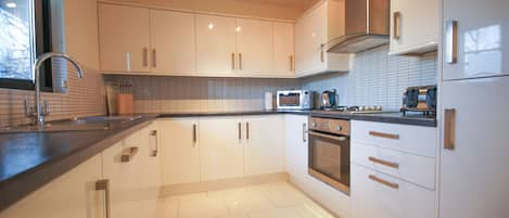 Apartment, 3 Bedrooms | Private kitchen | Fridge, microwave, dishwasher, coffee/tea maker