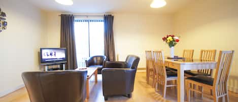 Appartement, 3 chambres | Salle de séjour