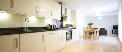 Apartment, 3 Bedrooms | Private kitchen