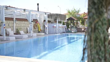 Een seizoensgebonden buitenzwembad