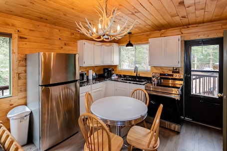 Refrigerador, microondas, cafetera/tetera