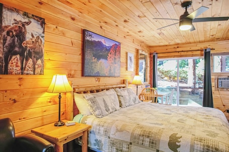Deluxe Room, 1 King Bed, Fireplace, Courtyard View | Desk, free WiFi, bed sheets. Nicky's Resort