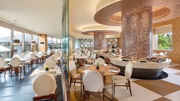 Daily buffet breakfast (INR 1180 per person)