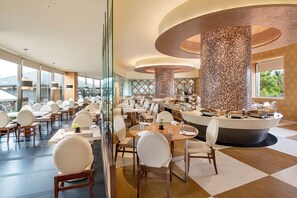 Daily buffet breakfast for a fee