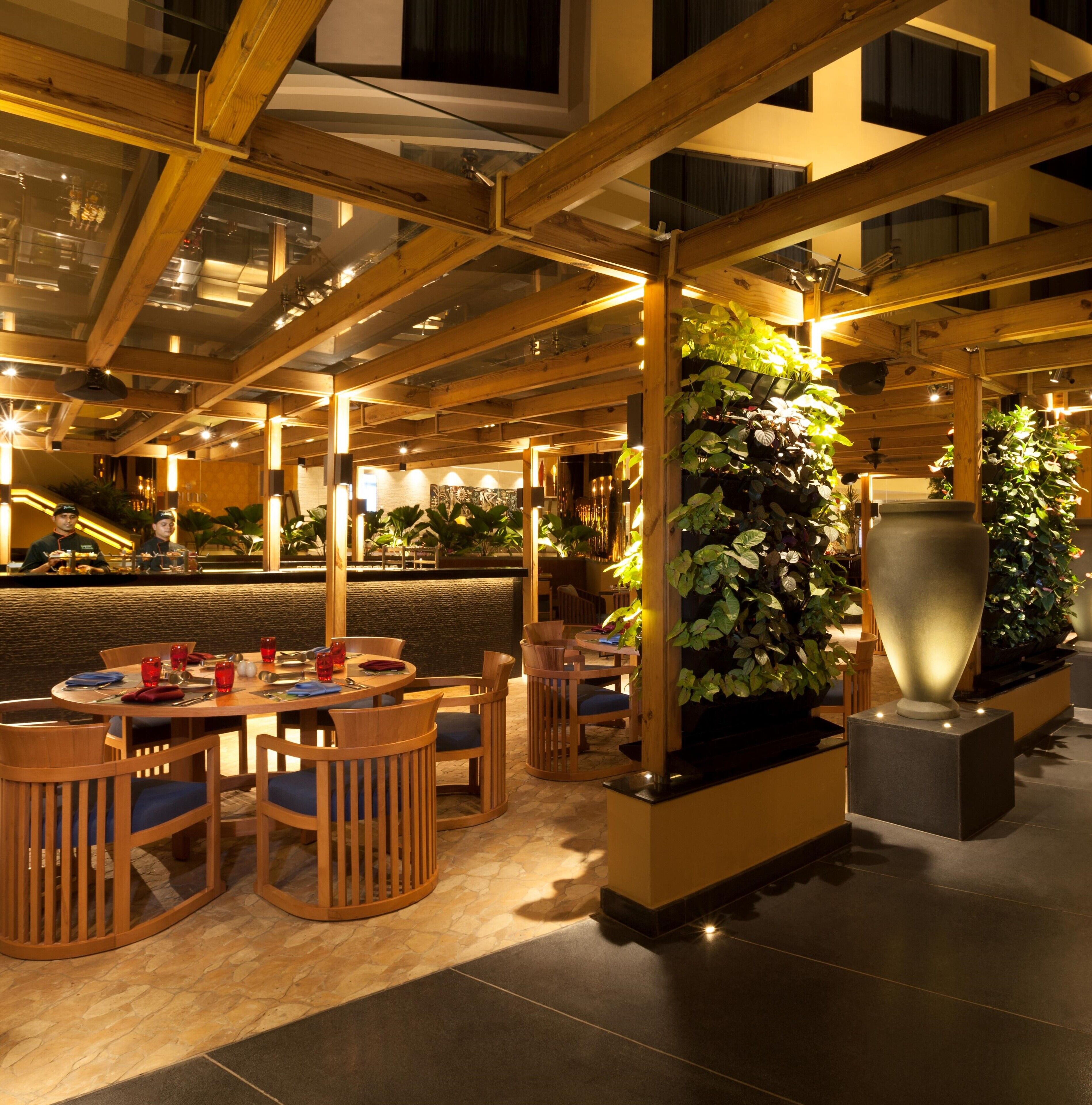 2 restaurants, breakfast, lunch, dinner served; international cuisine