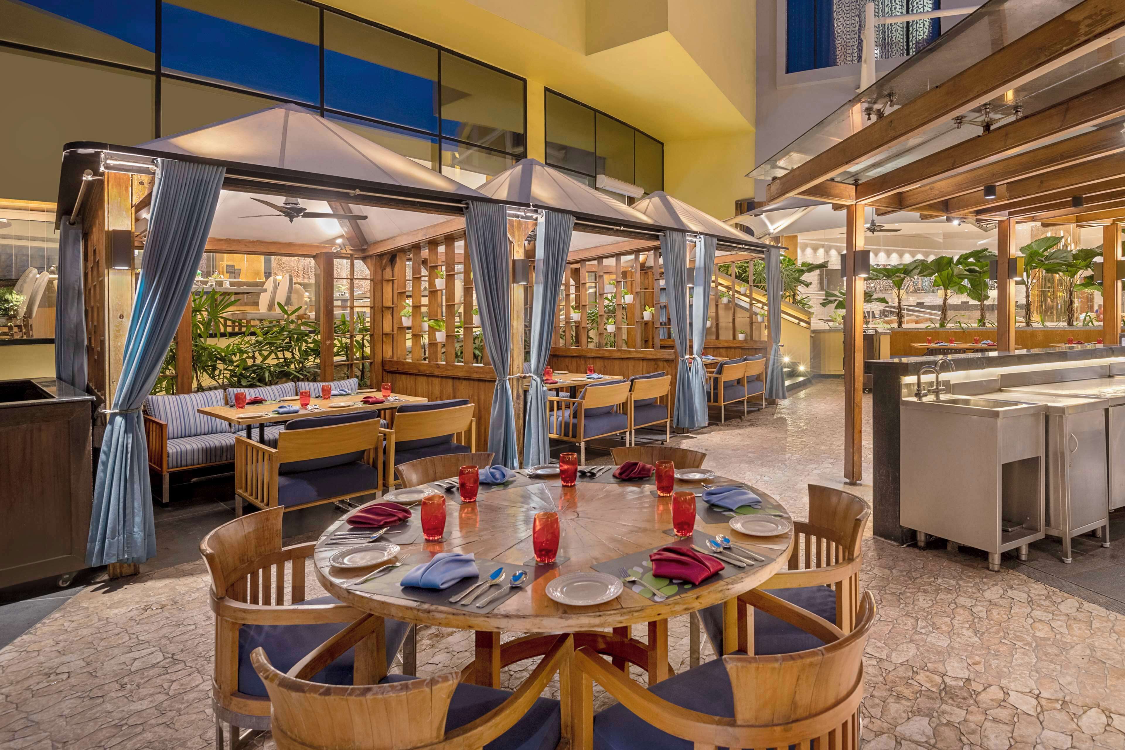 2 restaurants, breakfast, lunch, dinner served; international cuisine