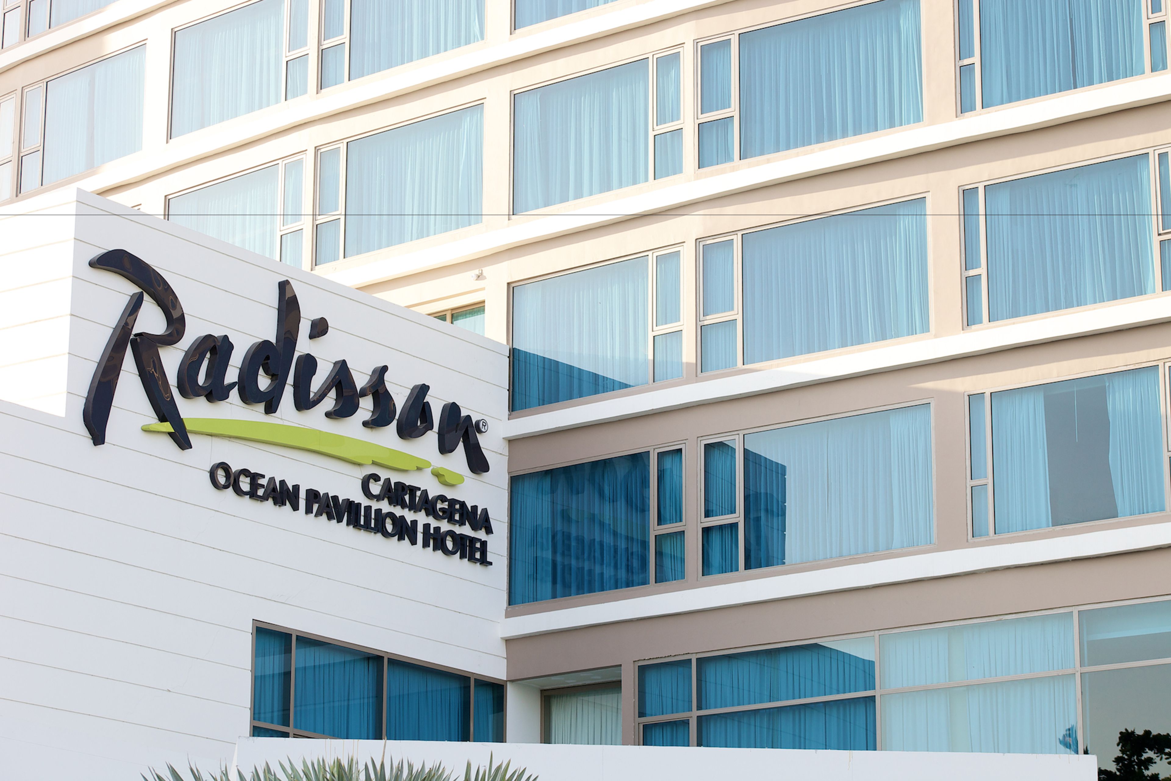 A hotel sign with the name "Radisson" and "Cartagena Ocean Pavilion Hotel" visible.