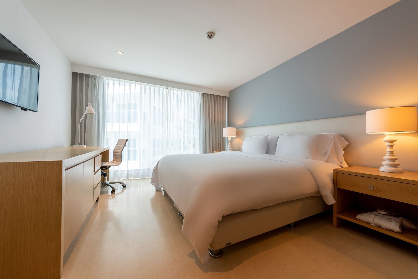 Premium bedding, down comforters, minibar, in-room safe