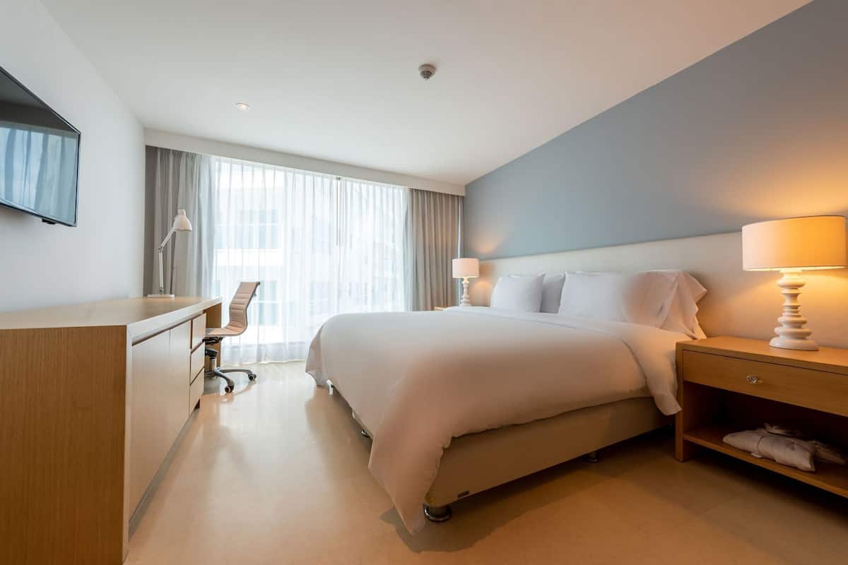 Premium bedding, down comforters, minibar, in-room safe