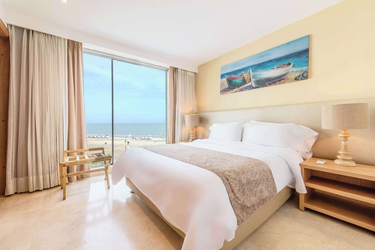 suite, 2 bedrooms, non smoking, ocean view (1 queenbed) | premium bedding, down duvets, minibar, in-room safe