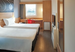 Standard-Zweibettzimmer, 2 Einzelbetten | Minibar, Verdunkelungsvorhänge, schallisolierte Zimmer