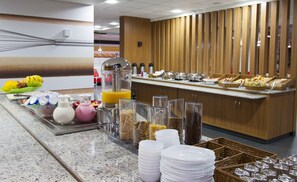 Frukostbuffé varje dag mot avgift
