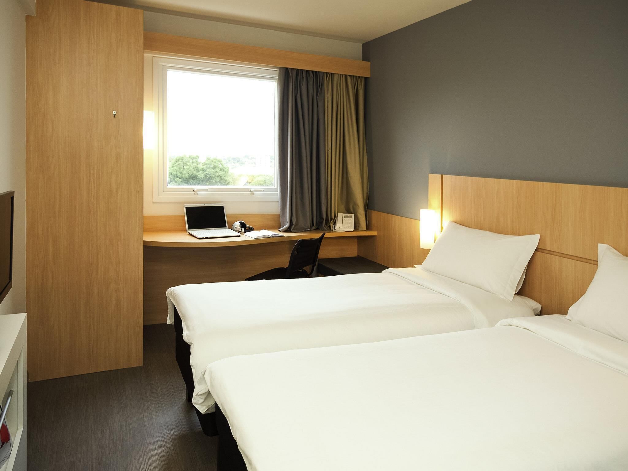 Standard Twin Room, 2 Twin Beds | Minibar, blackout drapes, soundproofing, iron/ironing board