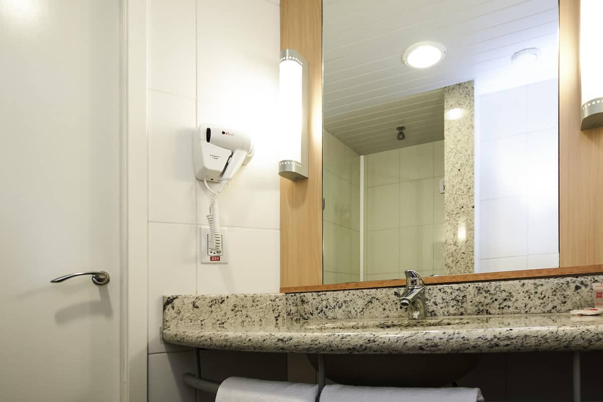 Minibar, rideaux occultants, chambres insonorisées