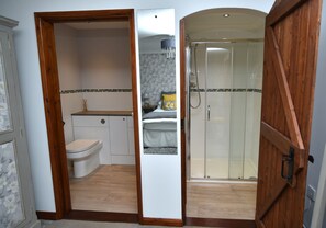 Suite, Ensuite (Oak) | Bathroom - Hazel Barn B&B (Diss)