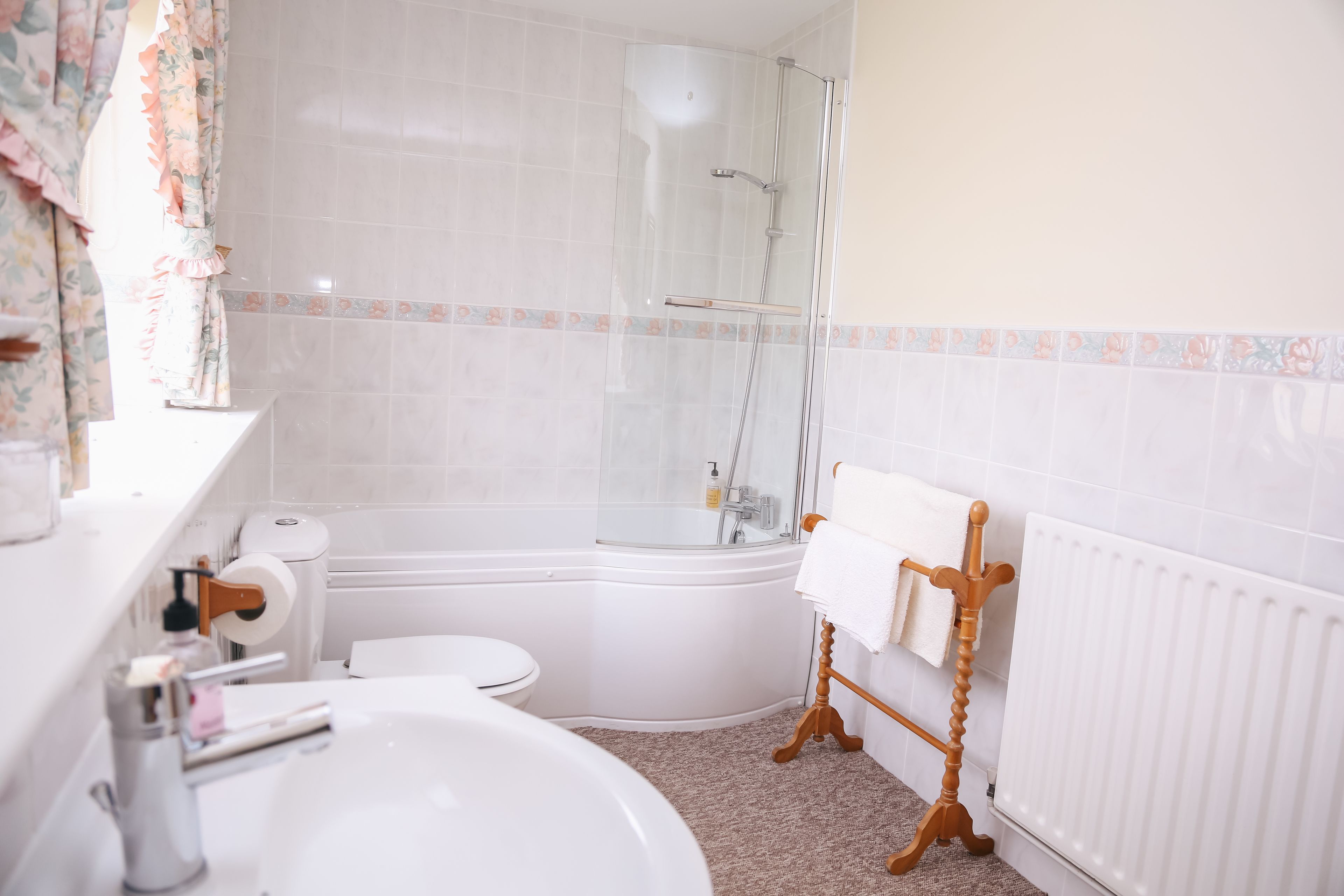 Large Double Family Room | Bathroom | Free toiletries, hair dryer, towels