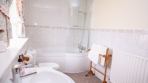 Quarto, para não fumantes | Banheiro | Produtos de toalete grátis, secador de cabelo, toalhas de banho 