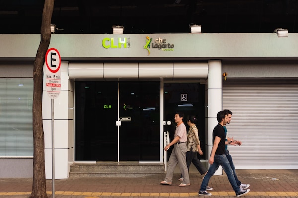 Pintu masuk properti