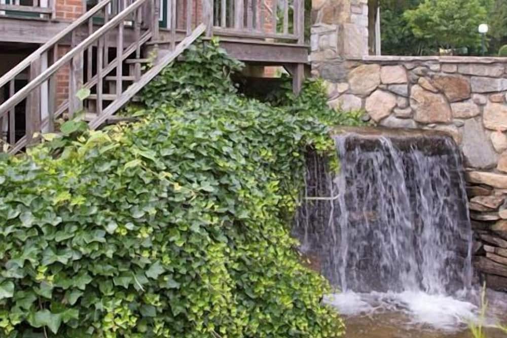 Winnapaug Inn