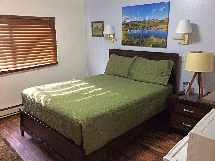 Standaard kamer, 1 queensize bed | Verduisterende gordijnen, een strijkplank/strijkijzer, gratis wifi