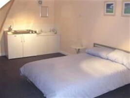 Standard Double Room, Shared Bathroom (B&B) | Soundproofing, free WiFi