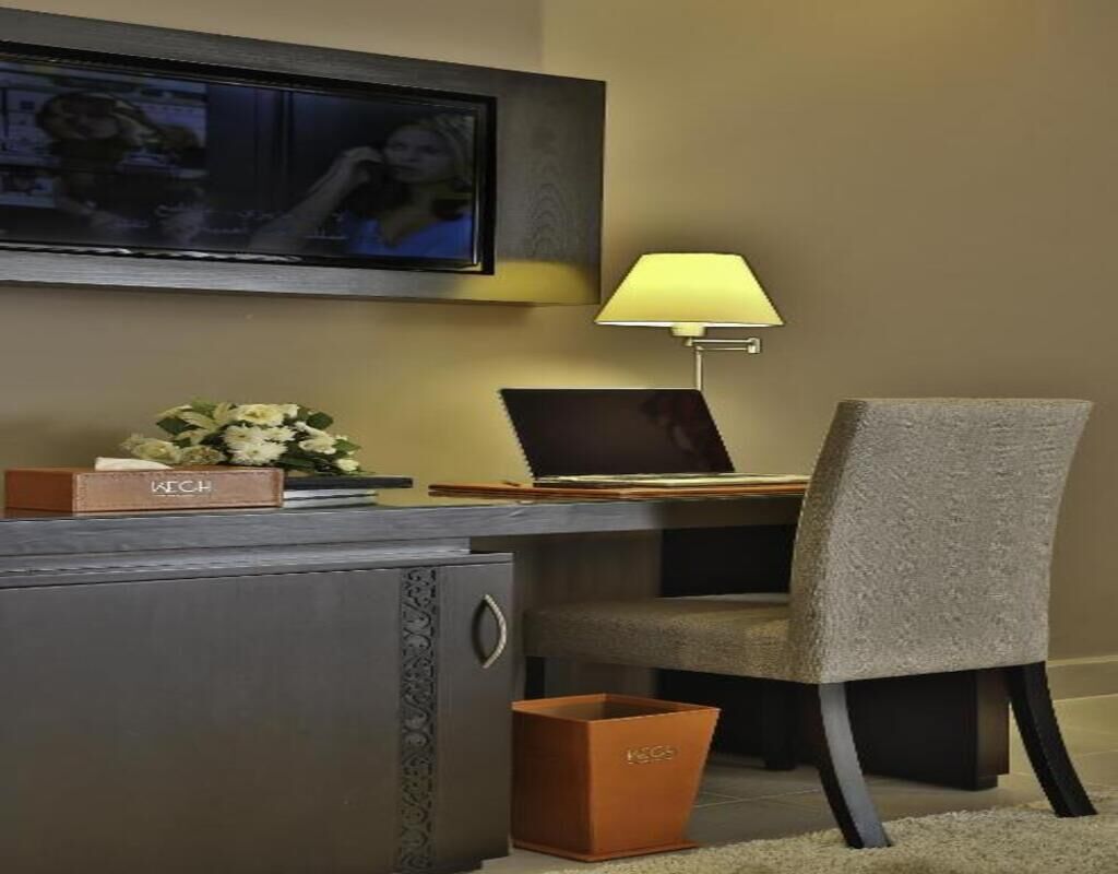 executive suite | premium bedding, select comfort beds, minibar, in-room safe