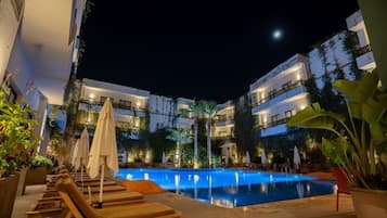 Outdoor pool, sun loungers