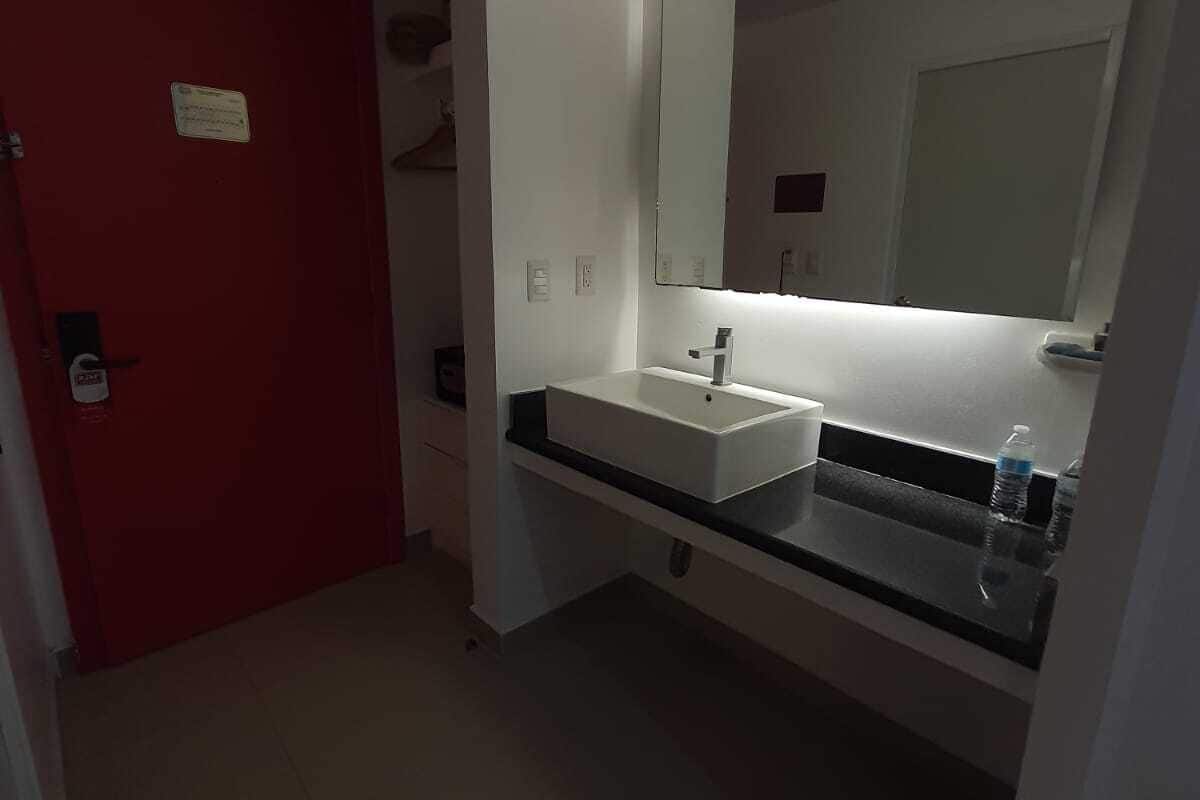 shower, free toiletries, towels, soap