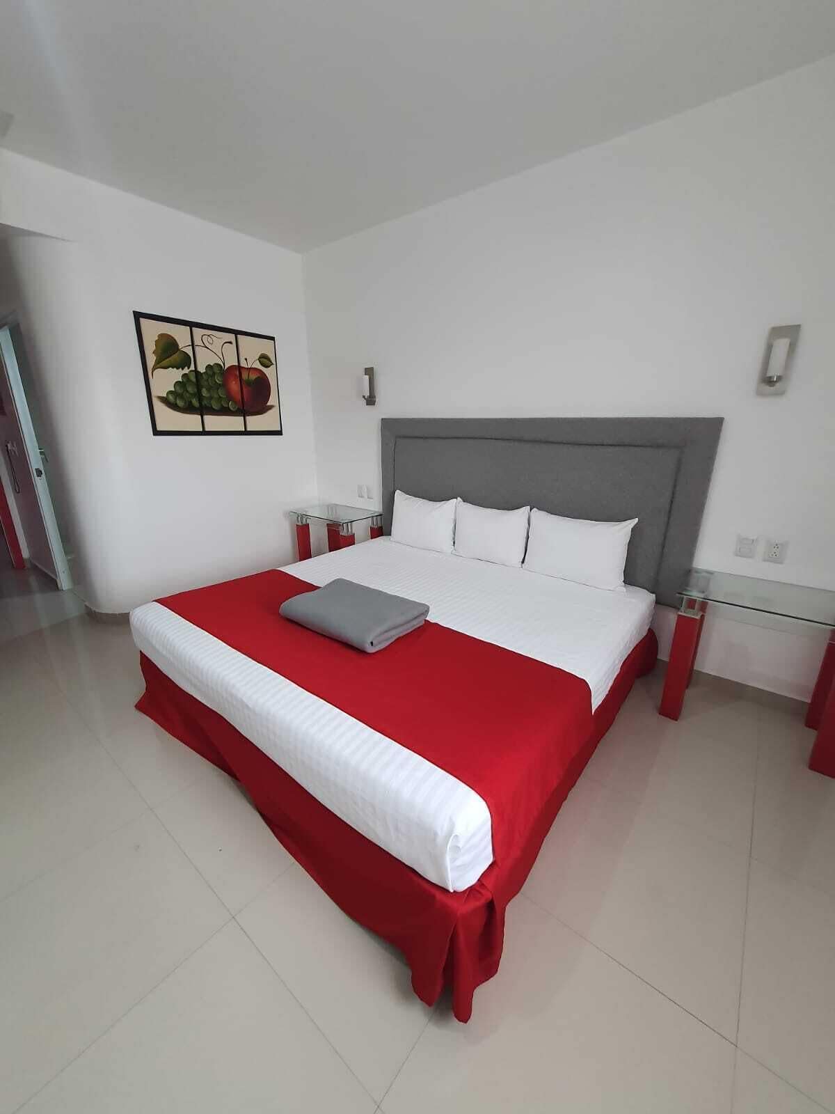 standard single room | in-room safe, desk, free wifi, bed sheets