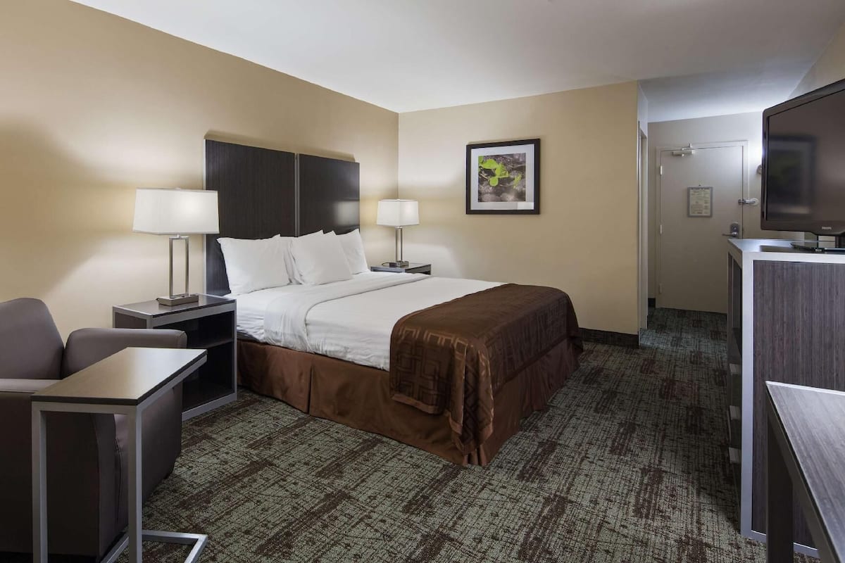 In-room safe, desk, laptop workspace, iron/ironing board