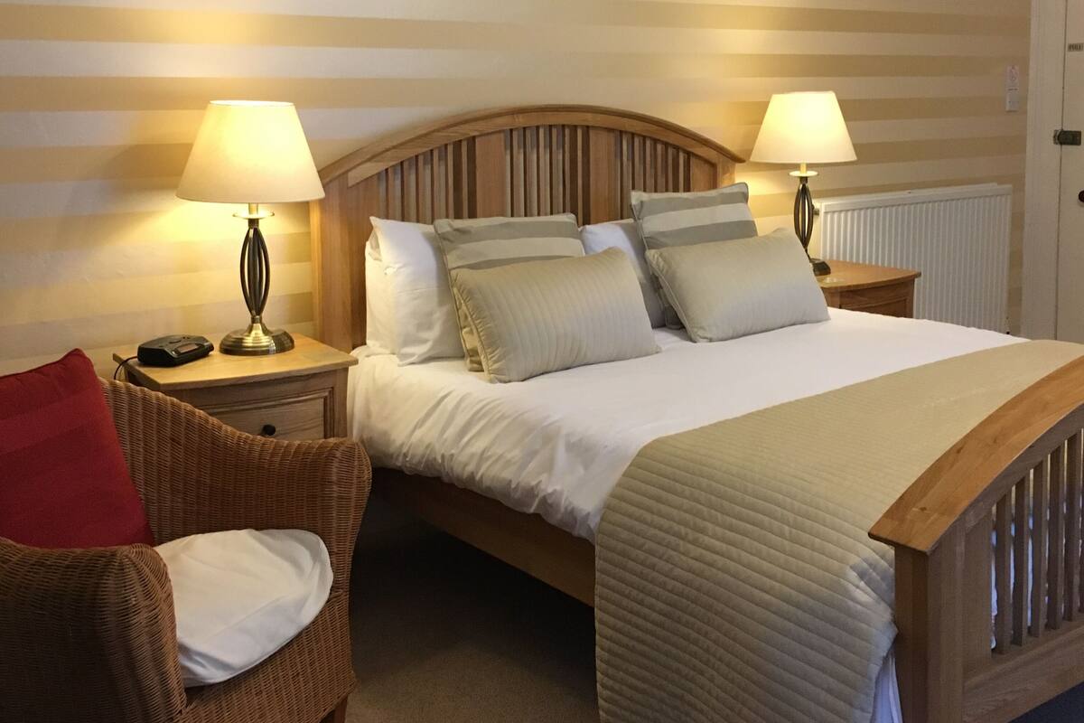 Double Room (Large Kingsize)