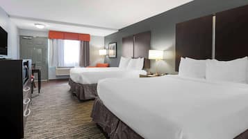 Standardzimmer, 2 Queen-Betten, Nichtraucher | Schreibtisch, laptopgeeigneter Arbeitsplatz, Verdunkelungsvorhänge