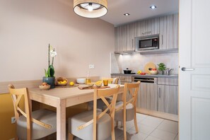 Private kitchen - Pierre & Vacances Residence Premium Julia Augusta (Roquebrune-Cap-Martin)