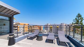 Apartment 6 people - 2 bedrooms | Living area | Flat-screen TV